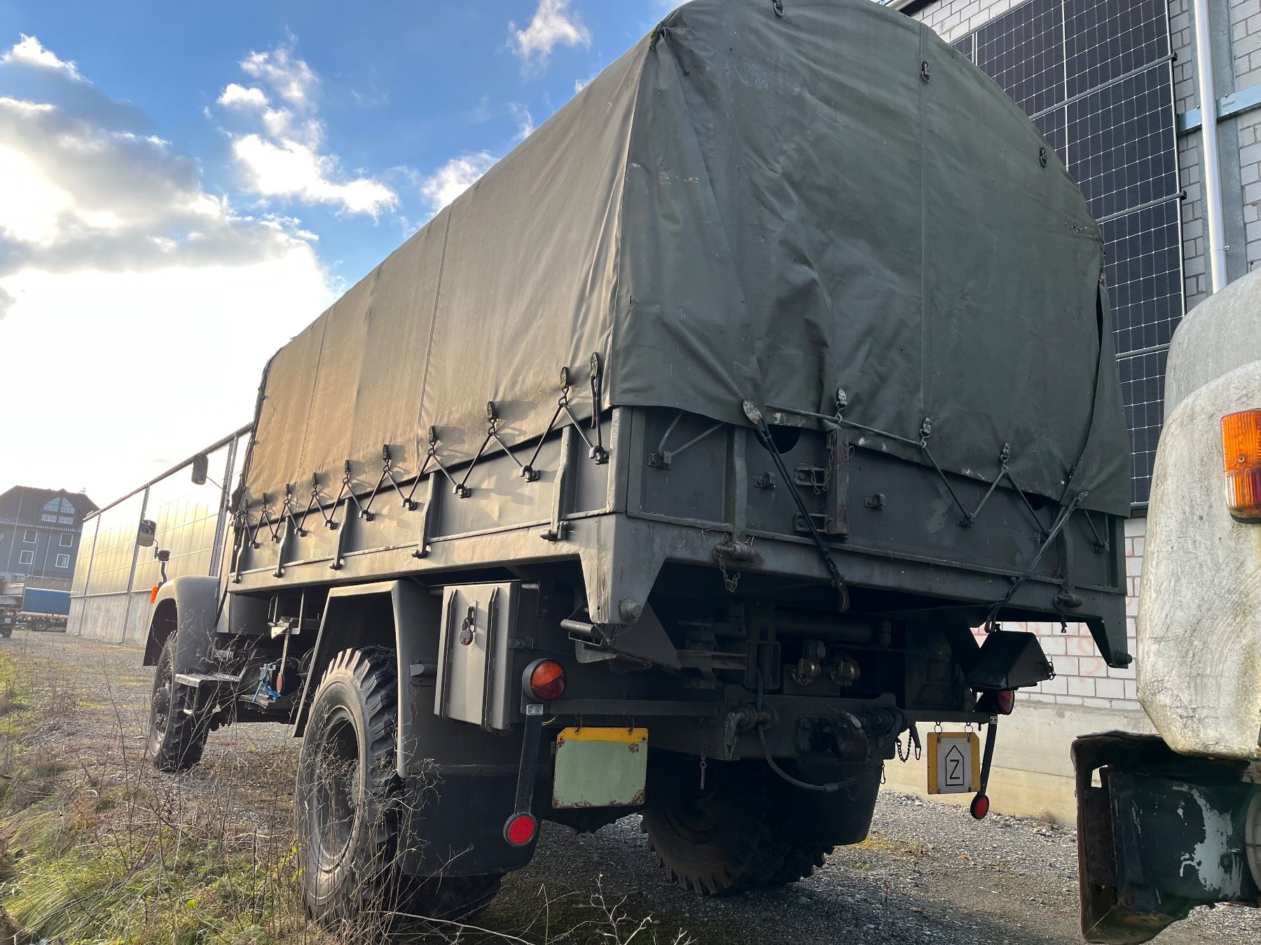 Saurer Lastwagen: Saurer 2DM Blache mit Schneepflug 3.4m – Gebraucht aus Niederbüren von mcbruehwiler 2