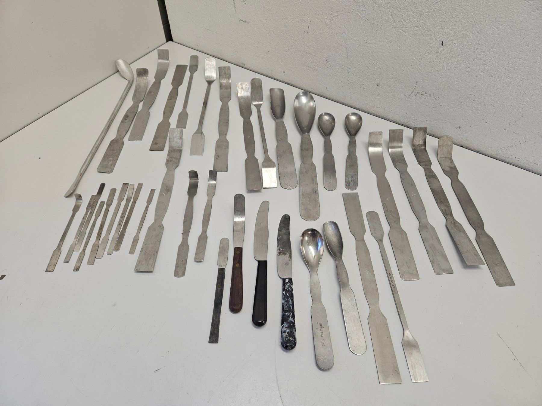 Attrezzature mediche: Vintage-Laborbesteck-Set circa 100 Stück – Usato da Niederdorf venduto da LeptonAG_Labor