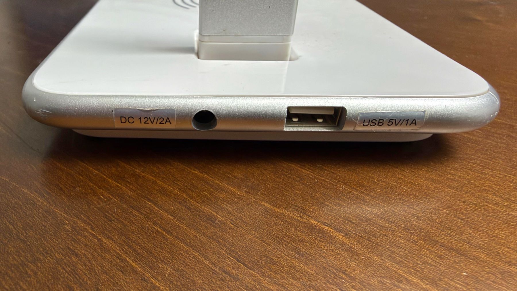 Lampade: Tischleuchte mit integriertem Wireless Charging, ab iPhone 8 – Usato da Kestenholz venduto da Snake55 1