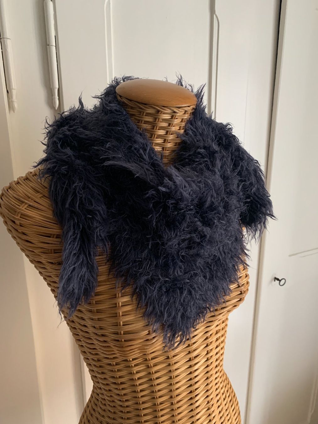 Foulards, Tücher & Schals: Dreieicksschal violett flauschig – Gebraucht aus Zürich von Diazaio 1