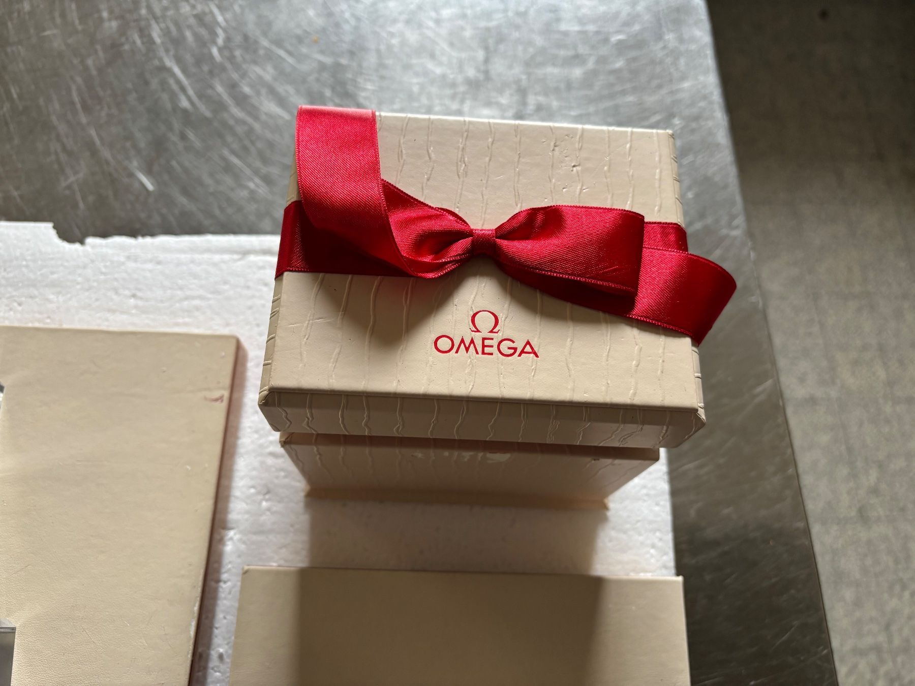 Omega Orologi: Stand Display für Uhr oder Schmuck 1 Omega Box – Usato da Wilderswil venduto da Feldbach 1