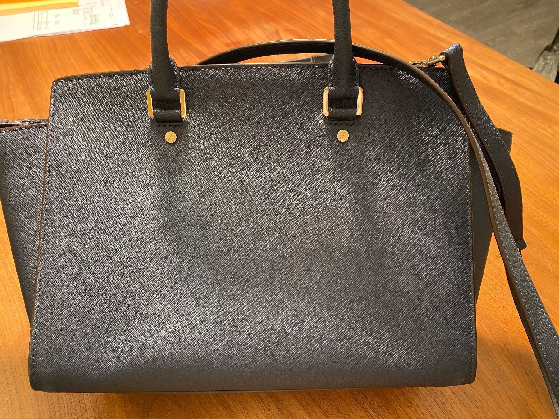 Michael Kors Taschen für Damen: Handtasche von Michael Kors Typ Selma – Gebraucht aus Schwyz von Trofana 1