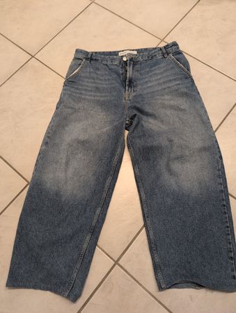 Jeans Bershka, taille 42, coupe ample, comme neuf!