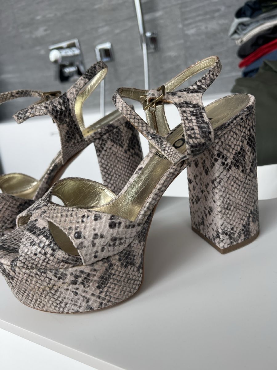 Liu Jo Scarpe da donna: Liu Jo sehr gemütlichle Sommer Sandalen 37 - – Usato da Luzern venduto da TIsabel 2
