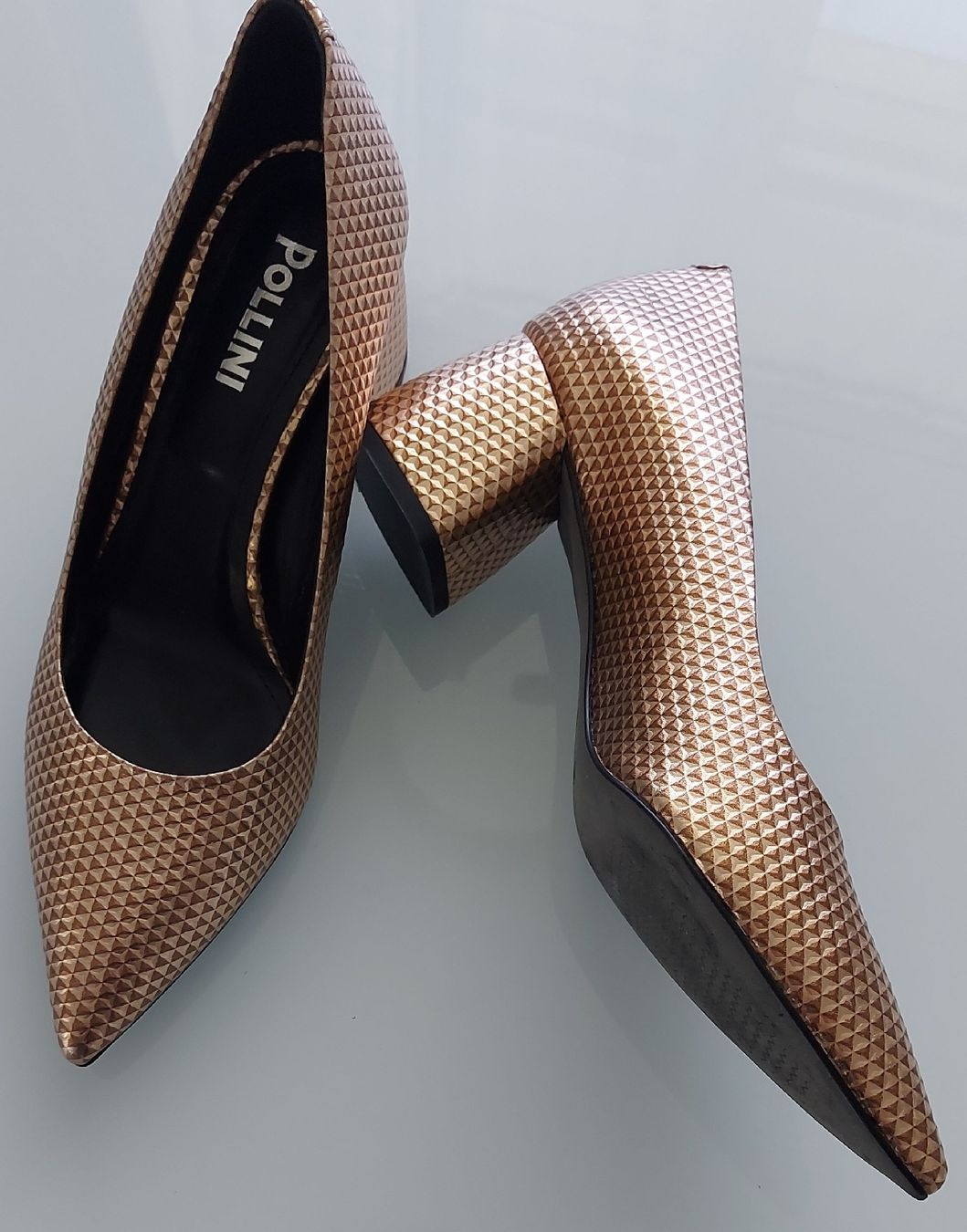 Scarpe da donna: Elegante Pollini Pumps Gr. 40, Bronzefarben mit Blockabsatz – Nuovo (secondo la descrizione) da Pfäffikon ZH venduto da siae