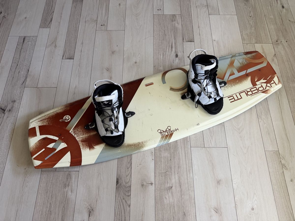 Hyperlite Tavole da surf e di nuoto: Hyperlite Wakeboard inkl. Bindung, Grösse 43-46 – Usato da Stein am Rhein venduto da bep2