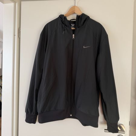 Nike Kapuzenjacke schwarz Grösse XL sehr guter Zustand