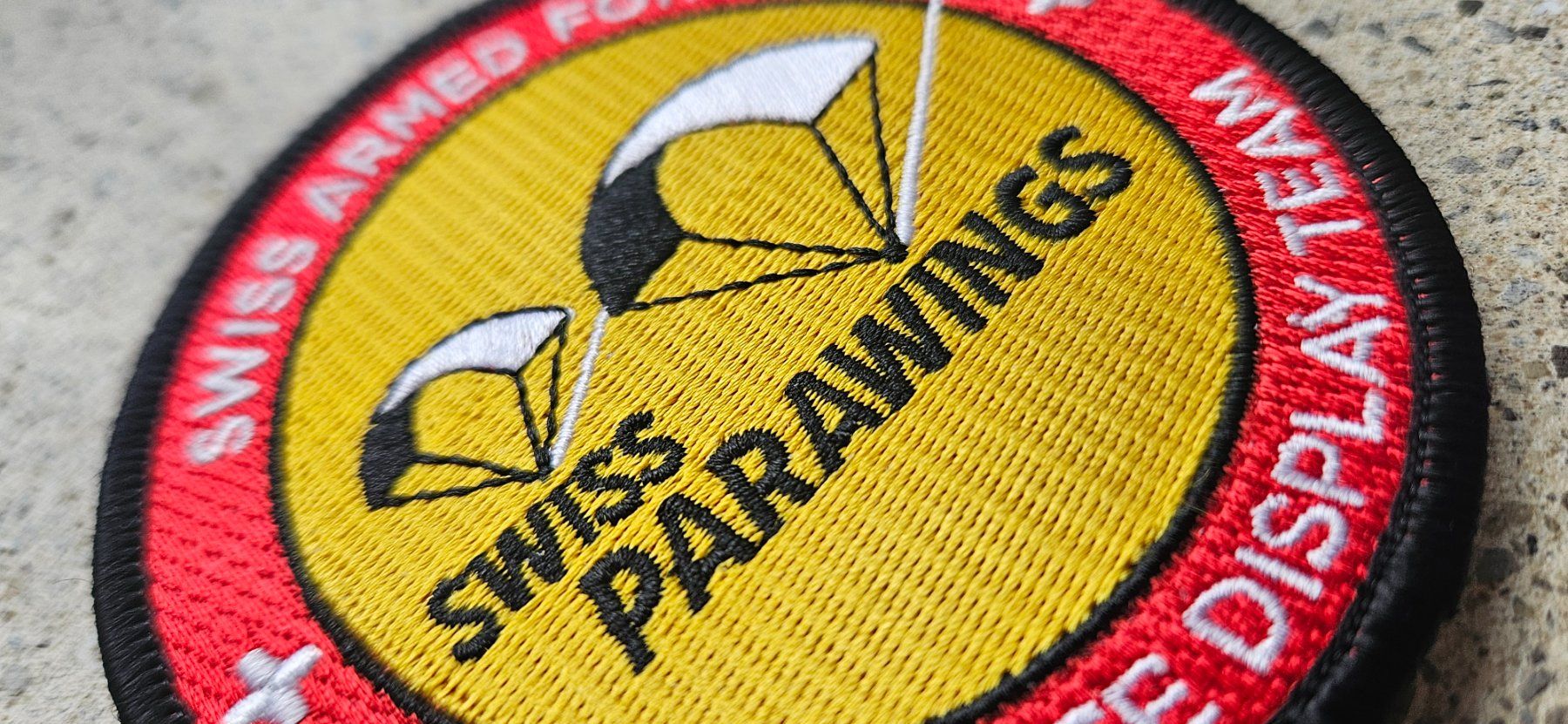 Schweizer Armee Placchette & Badge: *** Badge Fallschirmaufklärer Display Team mit klett *** – Nuovo e nell'imballaggio originale da Riedholz venduto da fr_sIruP 1