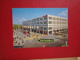 Basel Messeplatz stark belebt mit Stadtbus 1968