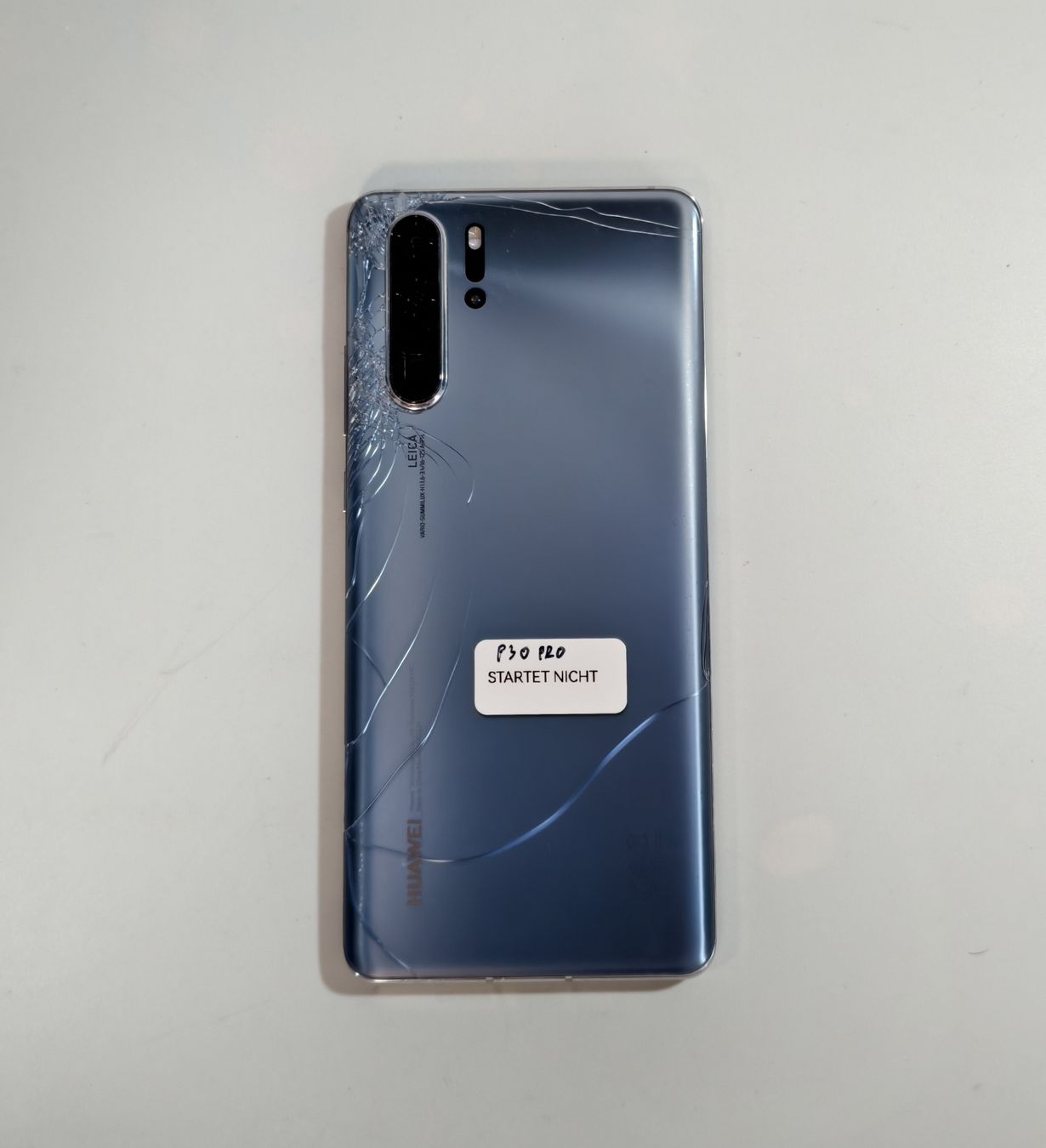 Huawei Handys / Smartphones: Huawei P30 pro Silber – Defekt aus Ehrendingen von Rocky985 1