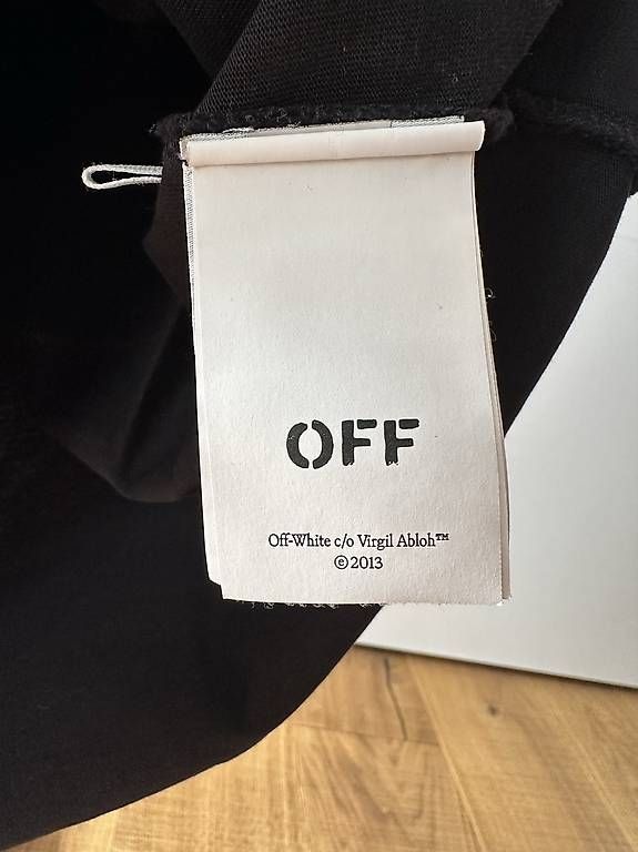 T-Shirts: Off-White T-Shirt – Neu und originalverpackt aus Regensdorf von and_wl25 3