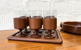 Vintage Gläser-Set mit Teak Tablett