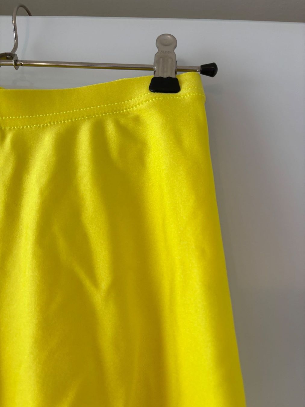 Pantaloni: AMERICAN APPAREL gelbe Bikershorts Gr S – Usato da Zürich venduto da missmodernage 2