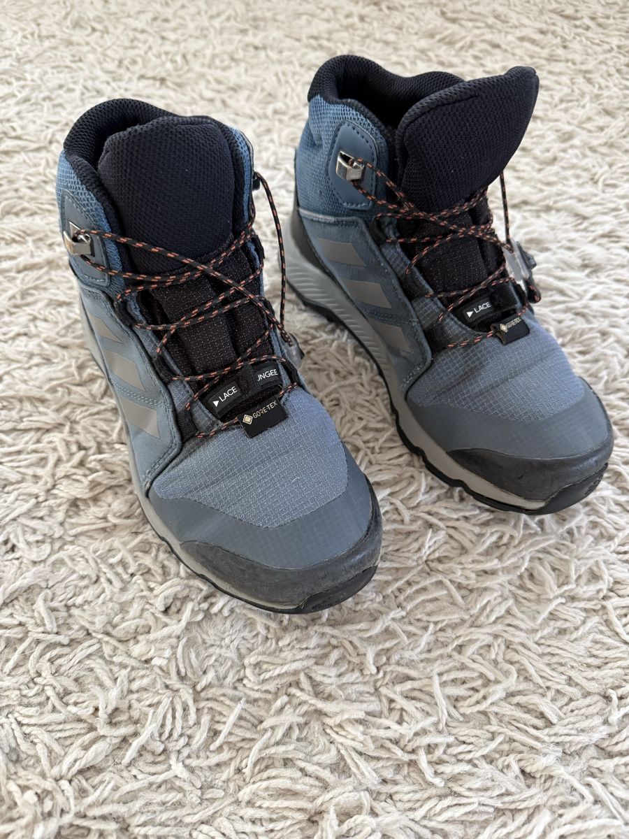 Adidas Schuhe für Jungen: Adidas Terrex Wanderschuhe, Grösse 33 – Gebraucht aus Langenthal von Leclafel