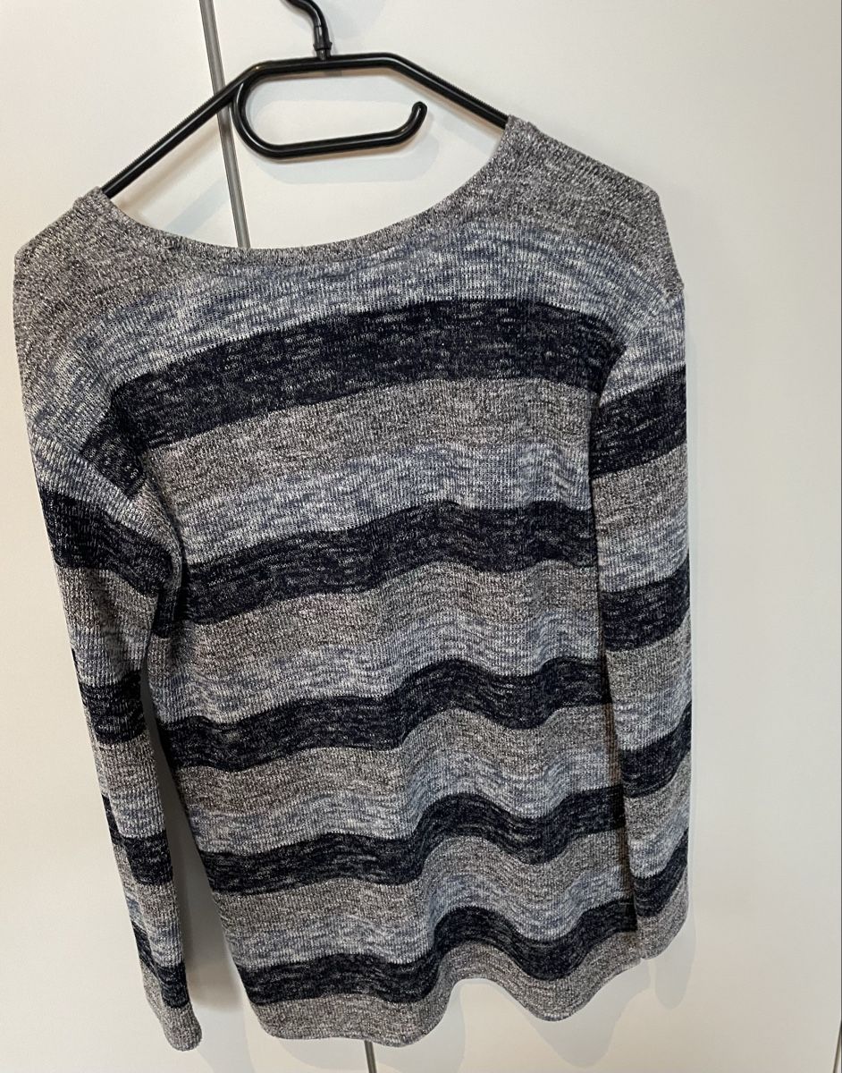 Maglioni & Felpe: Gestreiftes Langarmshirt mit Tasche, Grösse M – Usato da Rütihof venduto da Biene16 1
