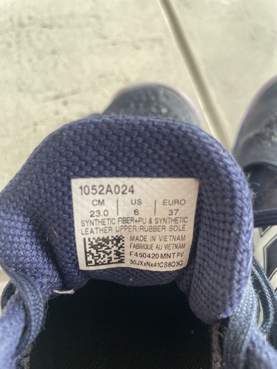 Asics Scarpe da uomo: asics Hallenturnschuh Grösse 37 – Usato da Langenthal venduto da littlegirls 2