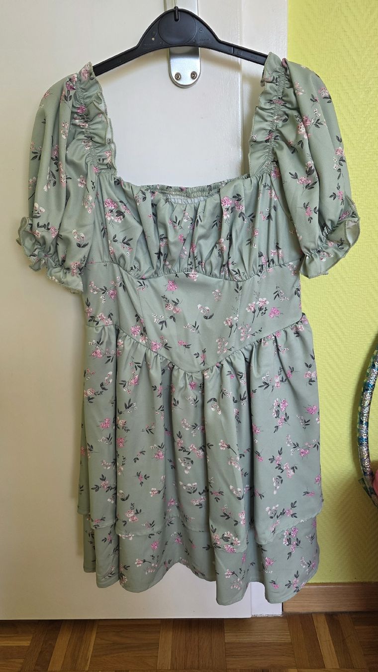 Vestiti & Gonne: robe – Usato da Fontainemelon venduto da ale_b865