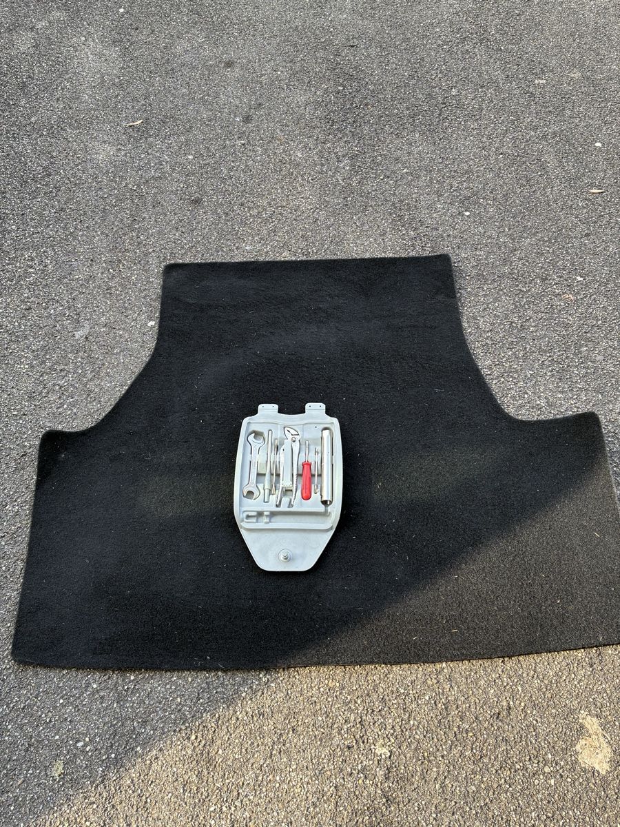 BMW Autres accessoires p. véhicule: E21 Werkzeugkasten – D'occasion à Grenchen par Netii10 1