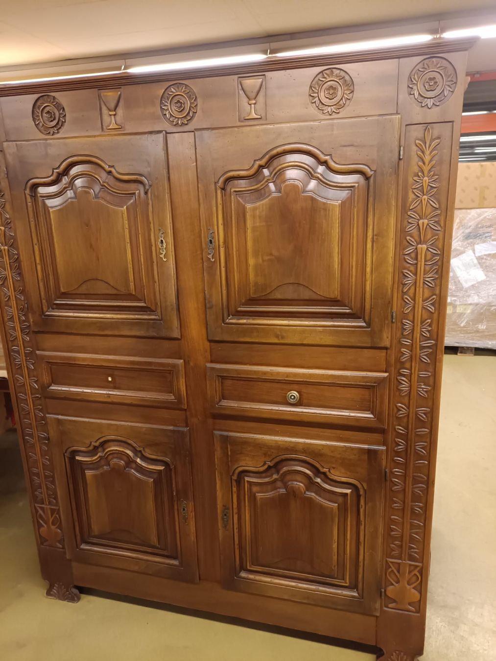 Armadi: Antiker Schrank - Top Zustand! – Usato da Oberegg venduto da danni-1985