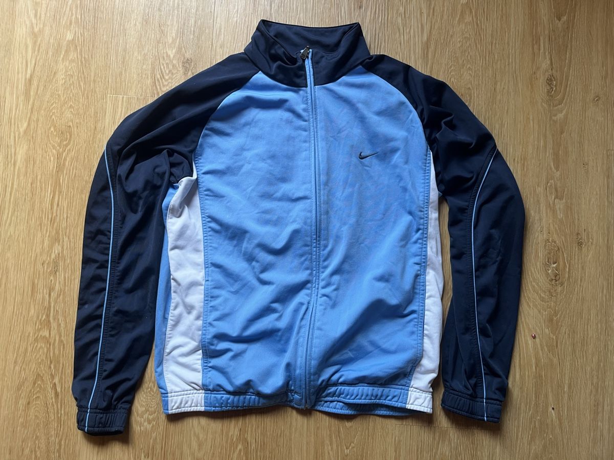 Nike Jacken: Trainingsjacke Nike hellblau dunkelblau Grösse M – Gebraucht aus Zürich von jaelllara