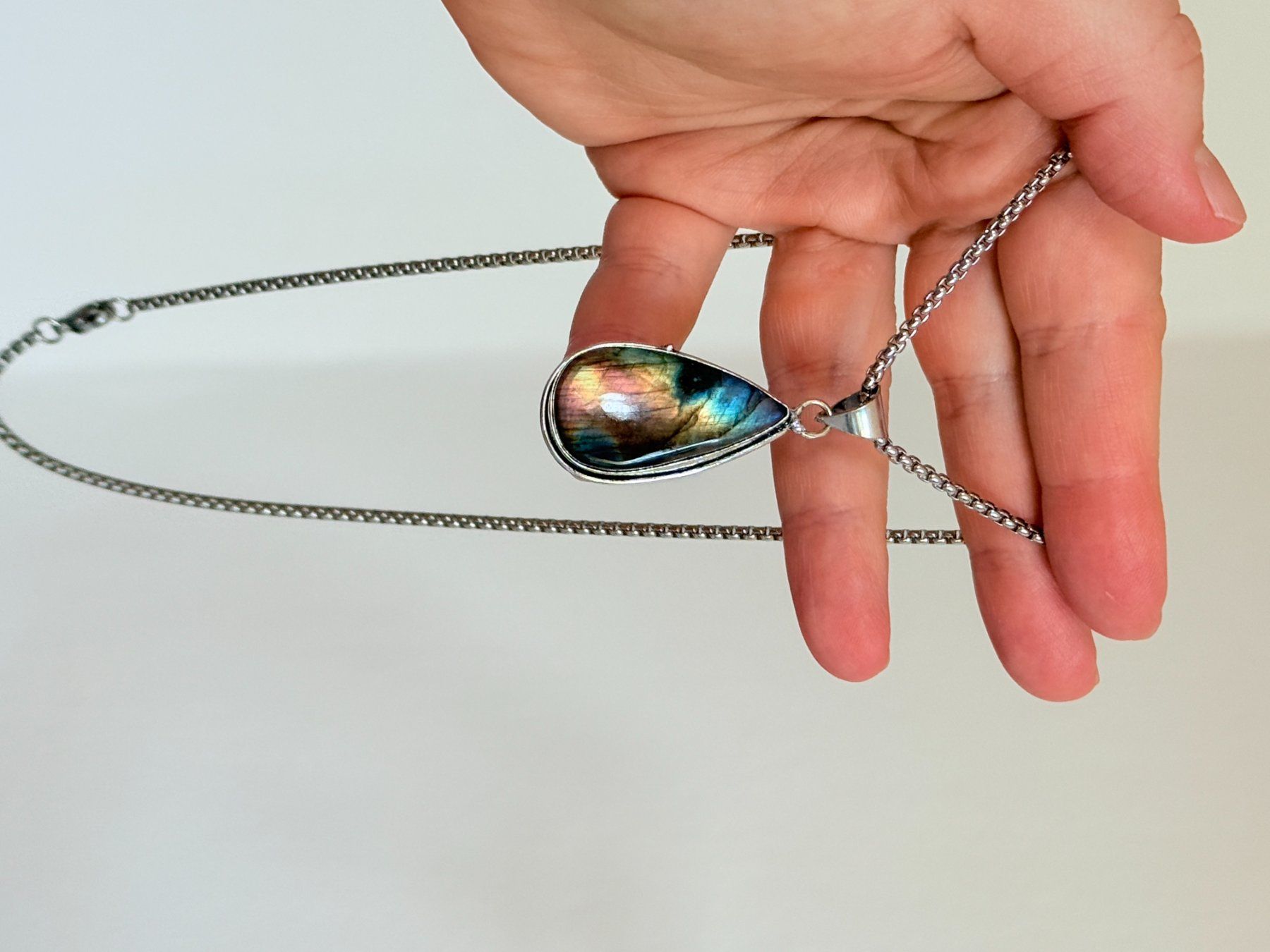 Ketten: Collier avec pendentif Labradorite – Neu und originalverpackt aus Genève von AWWA 5