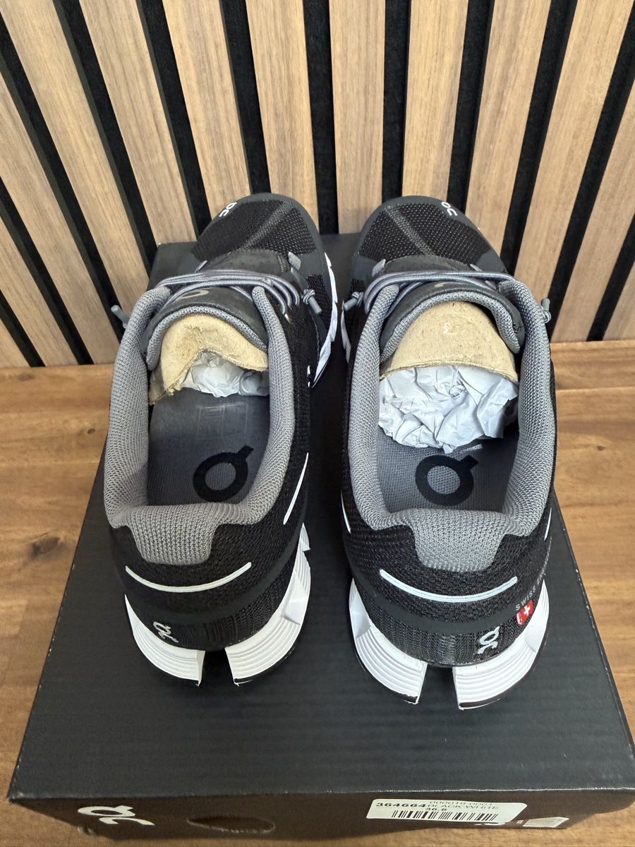 On Scarpe da donna: On Cloud Black/White, Gr. 36.5 – Nuovo e nell'imballaggio originale da Herisau venduto da Sprecher_01 1
