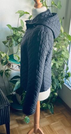 Jolie veste matelassée MASSIMO DUTTI marine à capuche - t. S