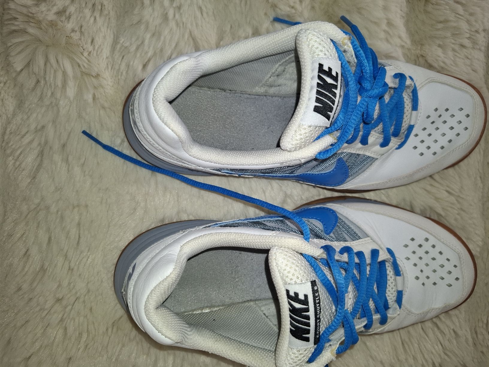 Nike Chaussures hommes: Nike chaussures indoor blanches/bleues T.42.5 – D'occasion à Le Locle par sAm_2112 3