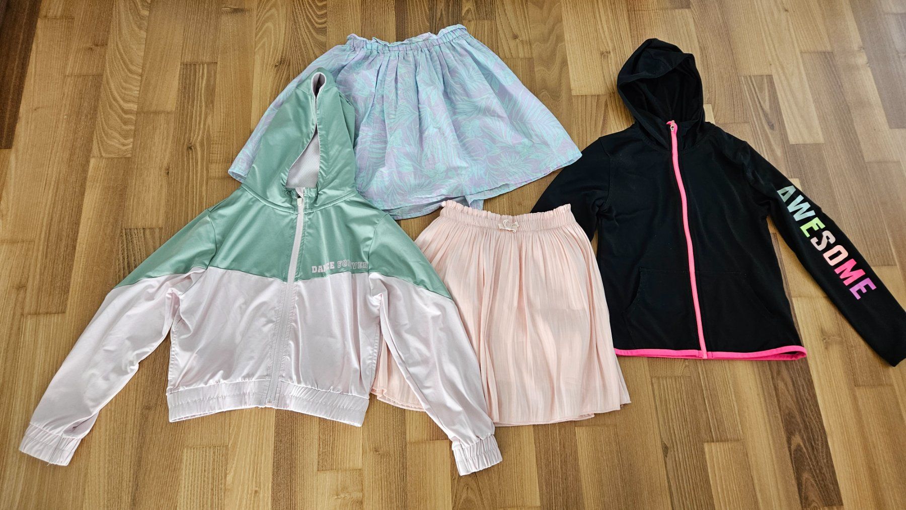 Lotti & Set di vestiti: Kleiderpaket Mädchen Gr. 122/128 – Usato da Ehrendingen venduto da mythical