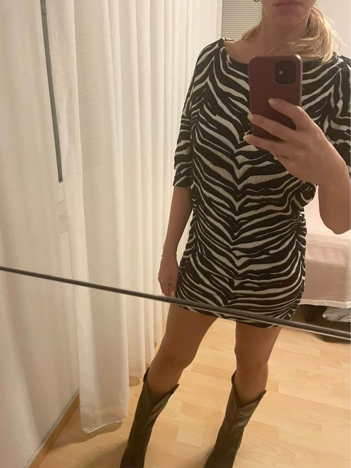 Mango Vestiti: Zebra Dress Gr.S (Mango) – Usato da Glattpark(Opfikon) venduto da der_dh8z