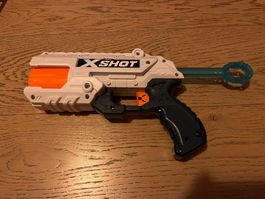 2 pistolets Nerf en parfait état