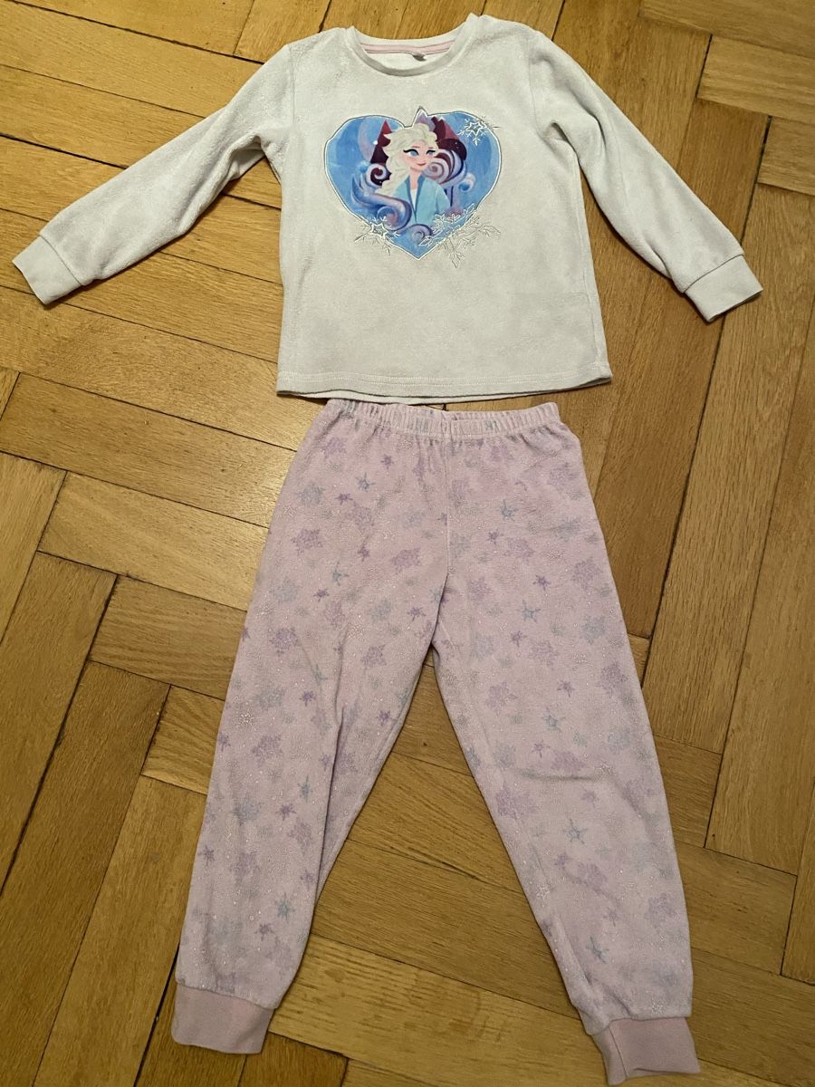 Disney Pyjamas & Ähnliches: C&A Disney Frozen Pyjama, Grösse 116 – Gebraucht aus Bern von Elisa64