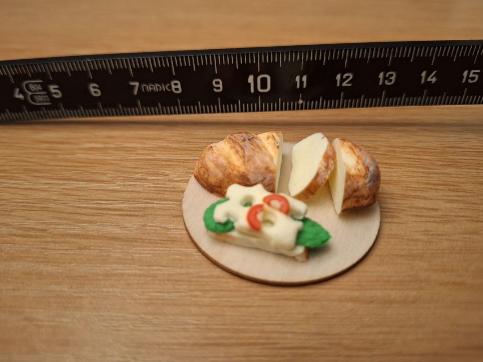 Case e mobili per bambole: Handmade Käsebrot – Nuovo (secondo la descrizione) da Zürich venduto da HandmadeTinyFood 1