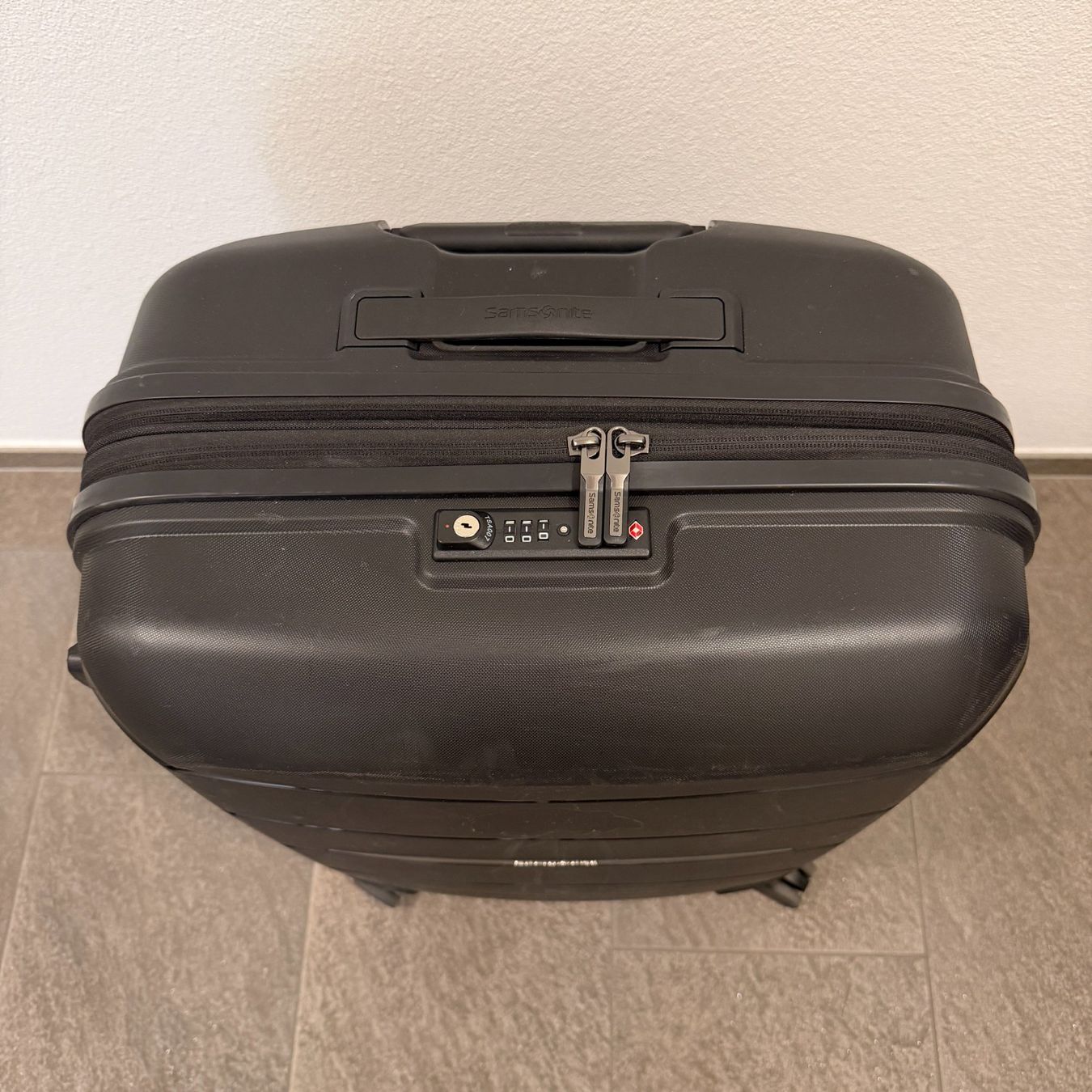 Valises de voyage: Koffer Samsonite Outline Pro Medium Spinner 68 cm schwarz – D'occasion à Balzers par dassandro 1