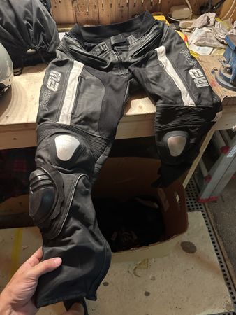 M3-Sport Lederhosen Grösse 52 Sommer Protektoren 100% Leder 