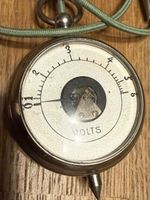 Voltmeter - Antikes Messgerät für Sammler,