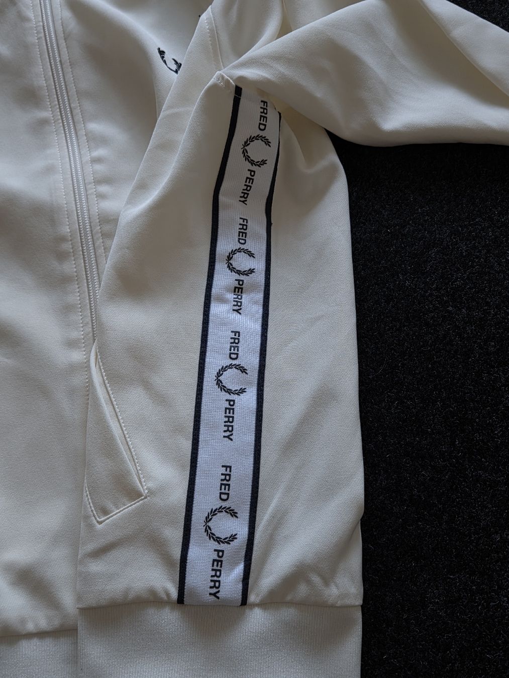 Fred Perry Giacche: Fred Perry Track Jacket / Trainingsjacke Cremeweiss – Nuovo (secondo la descrizione) da Biel/Bienne venduto da casualculture.store 4