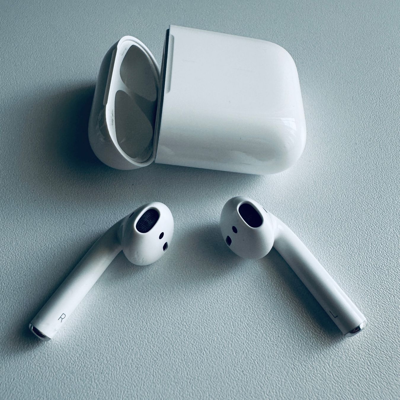 Apple Cuffie: Original Apple AirPods 2 Kopfhörer Wireless Lightning Kabel – Usato da Basel venduto da MY.AIRPODS.SHOP 4