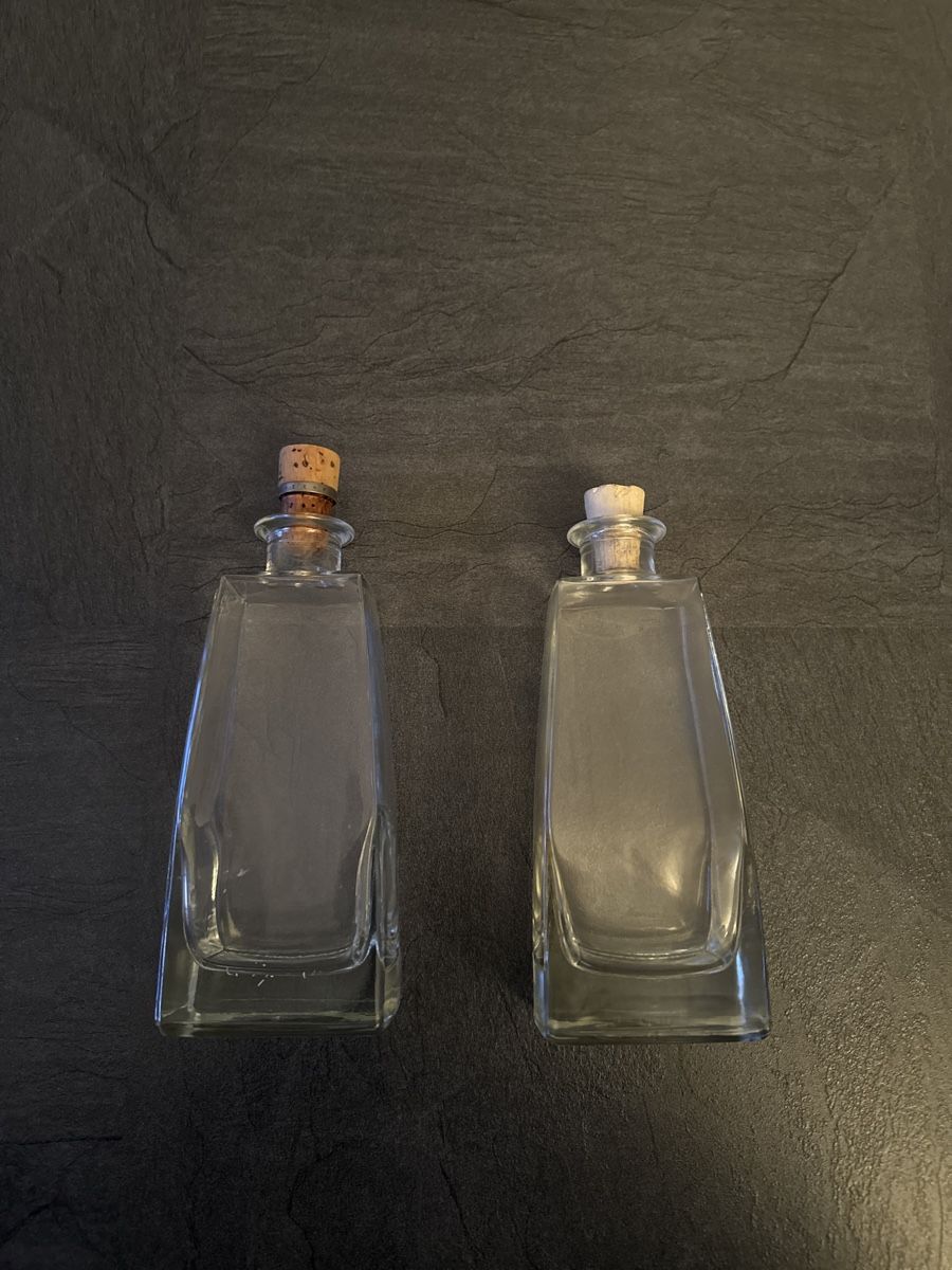Altro in Stoviglie & Bicchieri: Elegante Glasflaschen mit Korken – Usato da Horgen venduto da CS75 1