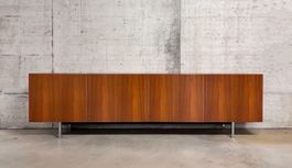 klassisches sideboard . länge ca 2.60m