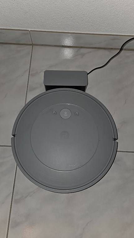 Irobot Aspirateurs & Accessoires: Roomba Essential - noch mit Garantie – D'occasion à Eglisau par vipaeaex