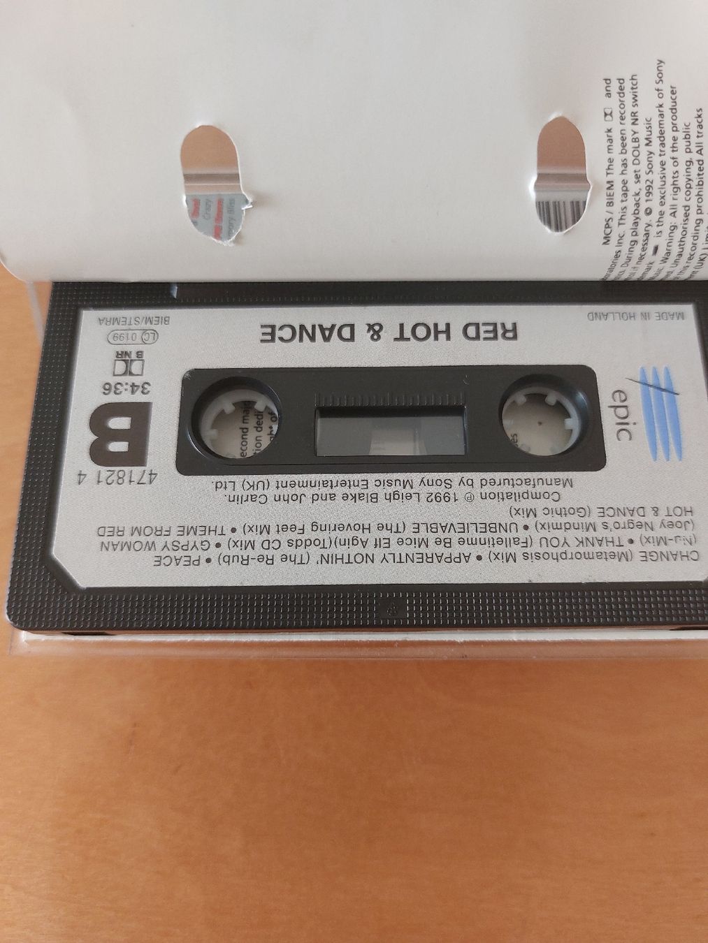 Musicassette: Red Hot + Dance (Cassette) – Usato da Stabio venduto da g_collector7 2