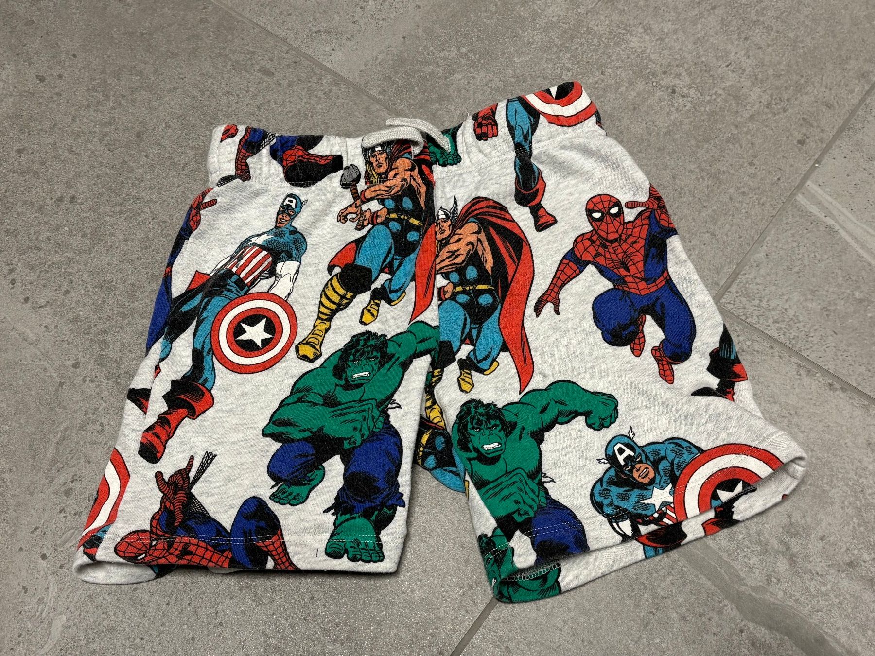 Pantaloni: Short Avengers 122 – Usato da Salvenach venduto da gwenwywar