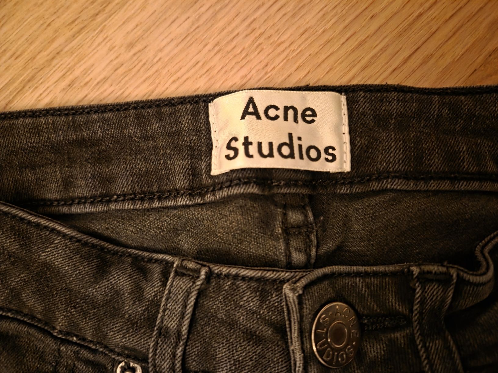 Acne Studios Jeans: Jeans slim gris acne studio – Usato da Lausanne venduto da bor_kwk9