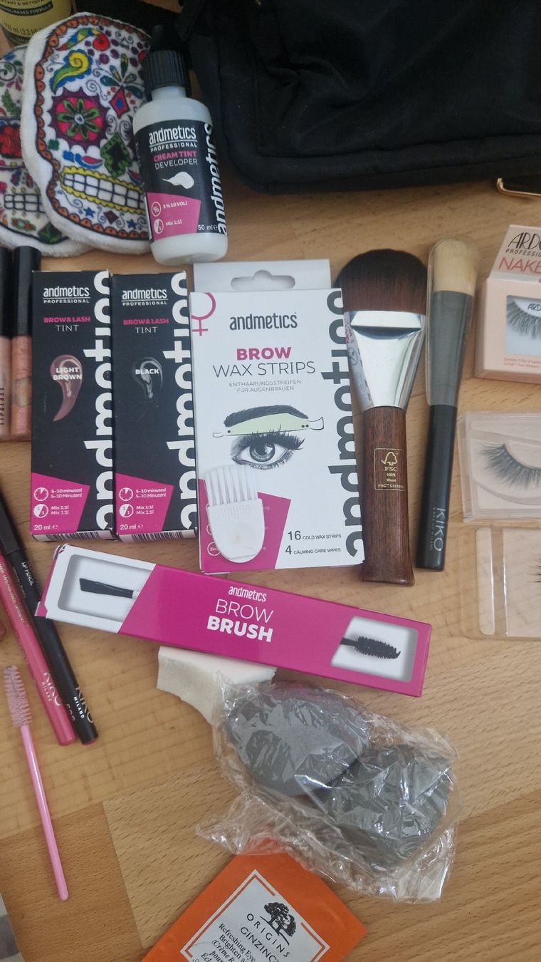 Make-up: Beauty & Accessoires Set teils neu – Usato da Luzern venduto da Antu92 5
