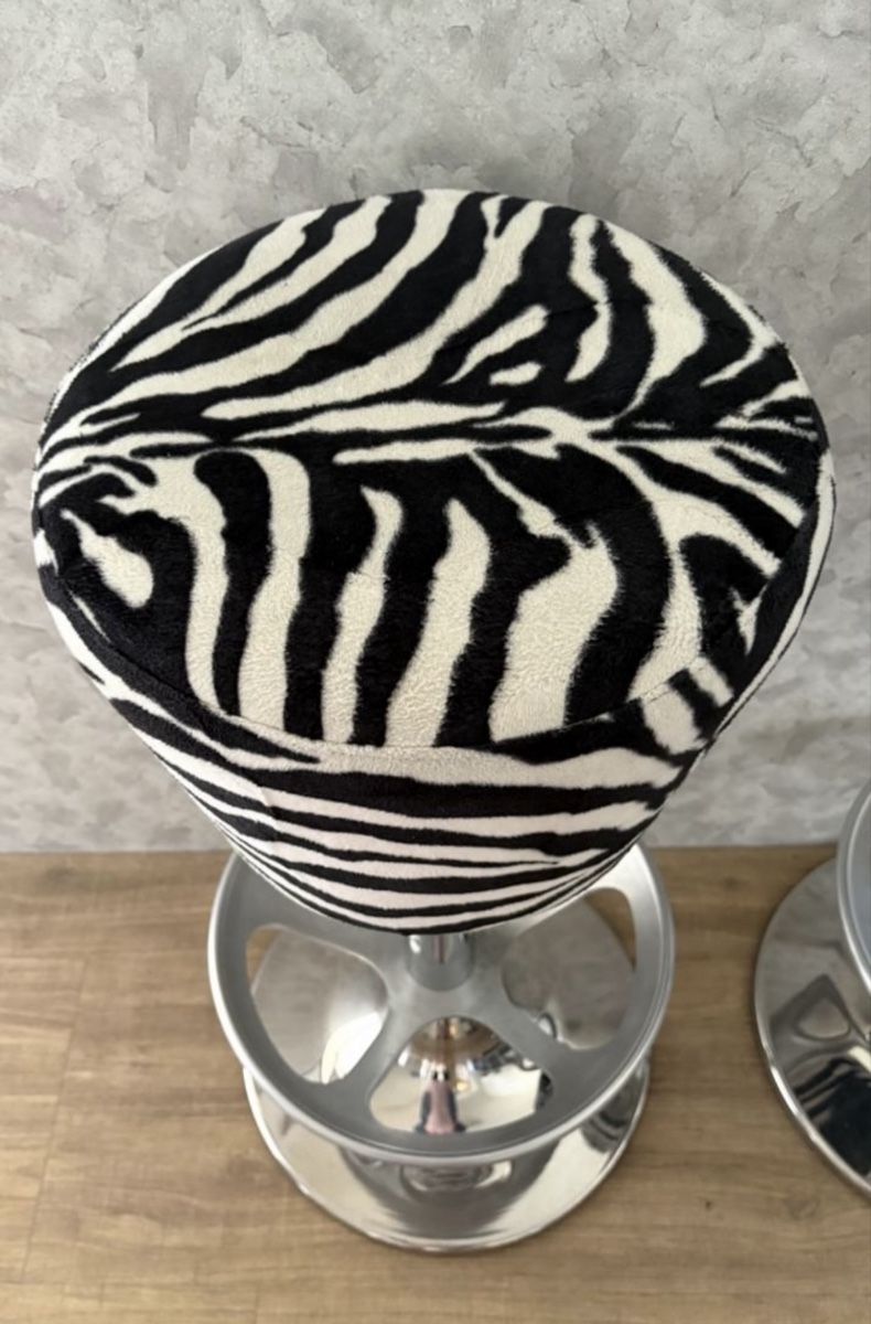 Hocker: Barhocker Zebra – Gebraucht aus Safenwil von taschenlady 2