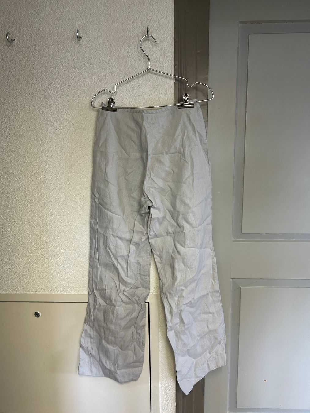 H&M Pantaloni: Hennes Collection Leinenhose DE 38 – Usato da Zürich venduto da ins_w679 1