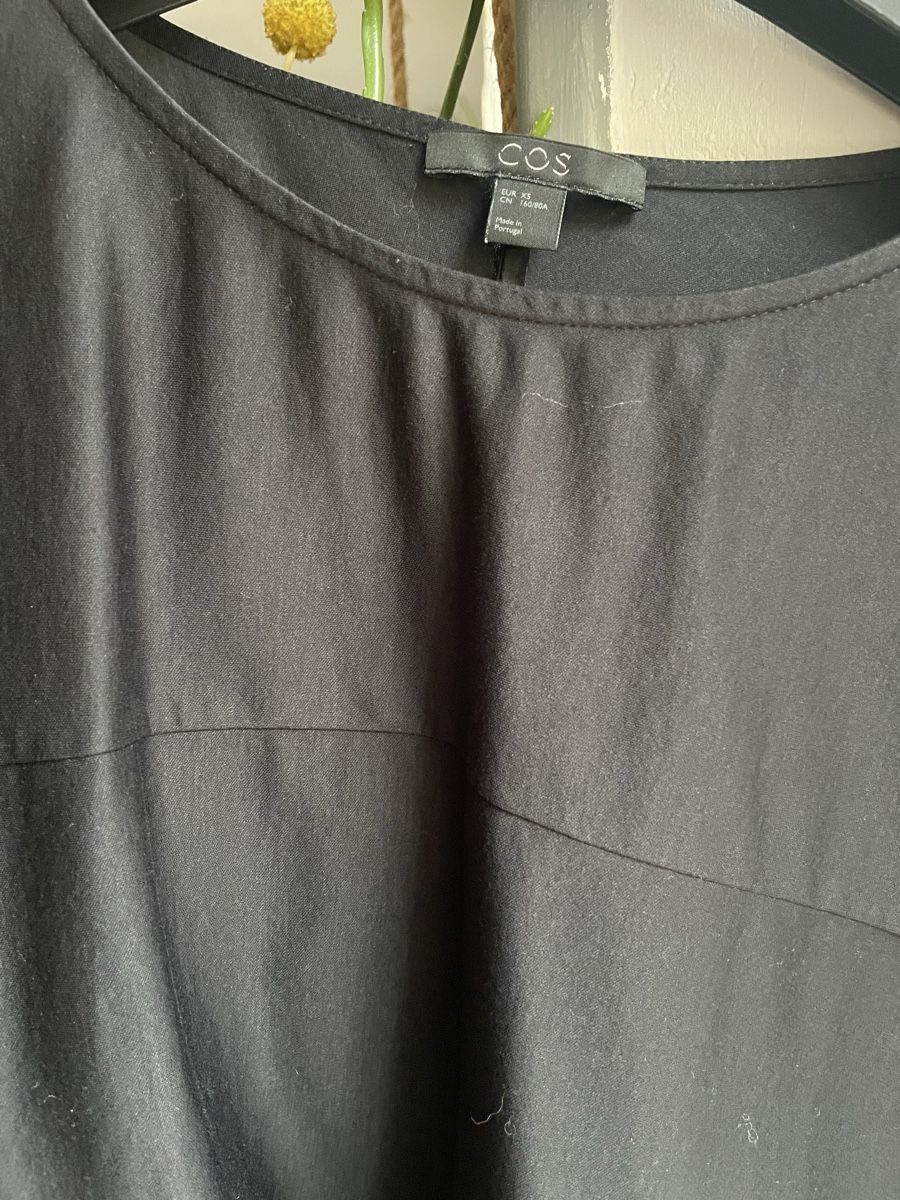 Cos Top: Haut noir COS – Usato da Vevey venduto da louloute72