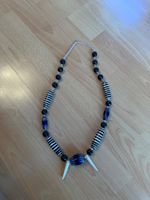 Joli collier original en bois et plastique