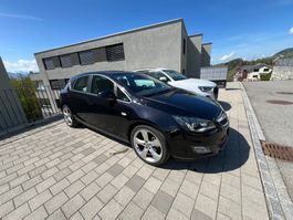 OPEL Astra 1.6i 16V Turbo Cosmo